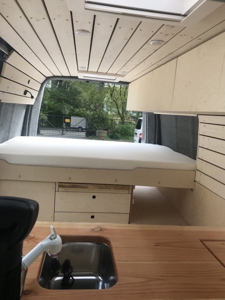 Die 3 besten Holzarten für deinen Camper Ausbau