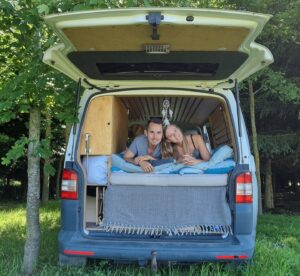 Read more about the article VW T5 Camper: Ausbau Ideen von Lisa & David